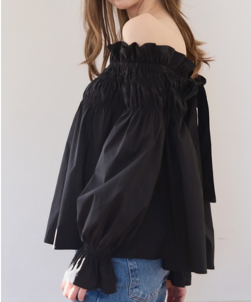Meline M(メリンエム)の「Ruffled Ribbon Off-Shoulder Blouse ラッフルリボンオフショルダーブラウス(シャツ/ブラウス・レディース・ブラック/ベージュ・FREE)」の11枚目の写真