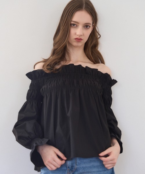 Meline M(メリンエム)の「Ruffled Ribbon Off-Shoulder Blouse ラッフルリボンオフショルダーブラウス(シャツ/ブラウス・レディース・ブラック/ベージュ・FREE)」の4枚目の写真