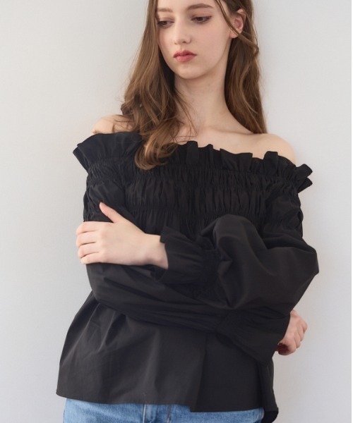 Meline M(メリンエム)の「Ruffled Ribbon Off-Shoulder Blouse ラッフルリボンオフショルダーブラウス(シャツ/ブラウス・レディース・ブラック/ベージュ・FREE)」の13枚目の写真