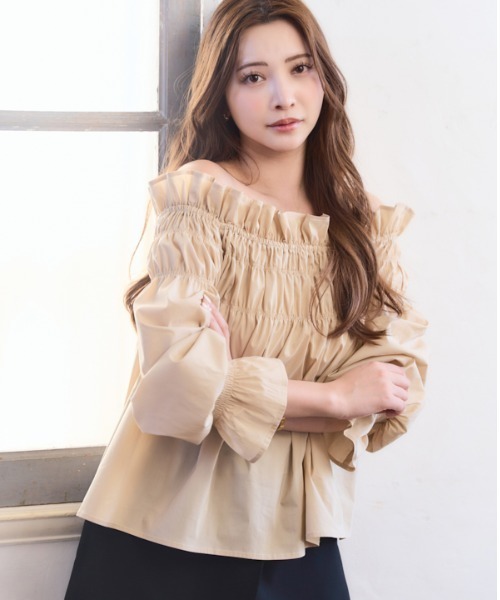 Meline M(メリンエム)の「Ruffled Ribbon Off-Shoulder Blouse ラッフルリボンオフショルダーブラウス(シャツ/ブラウス・レディース・ブラック/ベージュ・FREE)」の21枚目の写真