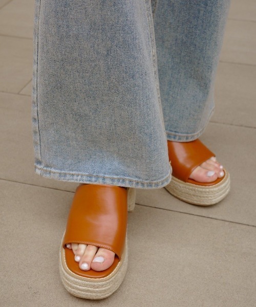 ACYM(アシーム)の「Volume heel jute サンダル(サンダル・レディース・ベージュ/ブラウン/ブラック・SMALL/MEDIUM/LARGE)」の9枚目の写真