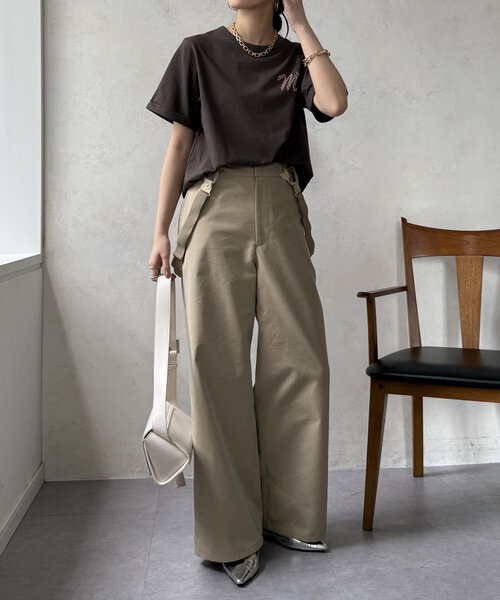 DouDou（ドゥドゥ）の「【WEB限定】ロゴブローチ風TEE（Tシャツ/カットソー・レディース・オフホワイト/ブラウン/ブラック・FREE）」の18枚目の写真