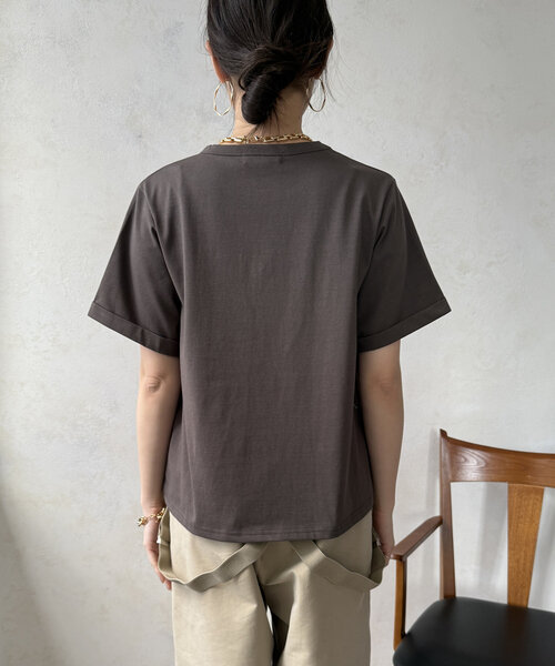 DouDou（ドゥドゥ）の「【WEB限定】ロゴブローチ風TEE（Tシャツ/カットソー・レディース・オフホワイト/ブラウン/ブラック・FREE）」の9枚目の写真