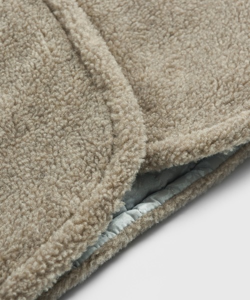 JNBY(ジェーエヌビーワイ)の「HOME Reversible Cozy Boa Vest / ボアベスト(ベスト・レディース・ベージュ・40/38/36)」の11枚目の写真