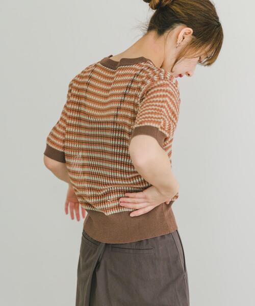 ITEMS URBANRESEARCH（アイテムズ アーバンリサーチ）の「シアーボーダー半袖ニット（ニット/セーター・レディース・ブラウン/イエロー/ネイビー・FREE）」の4枚目の写真