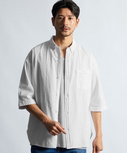 LANVIN en Bleu(ランバンオンブルー)の「シアサッカーストライプ 製品染め 5分袖シャツ(シャツ/ブラウス・メンズ・ブラック/ホワイト/ネイビー・46/48/50/52)」の2枚目の写真