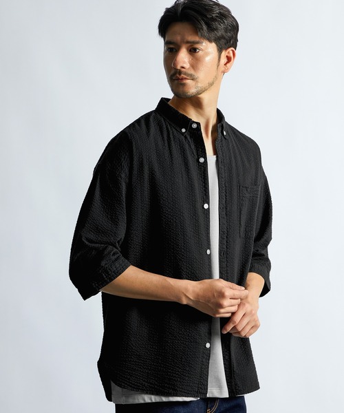 LANVIN en Bleu(ランバンオンブルー)の「シアサッカーストライプ 製品染め 5分袖シャツ(シャツ/ブラウス・メンズ・ブラック/ホワイト/ネイビー・46/48/50/52)」の3枚目の写真