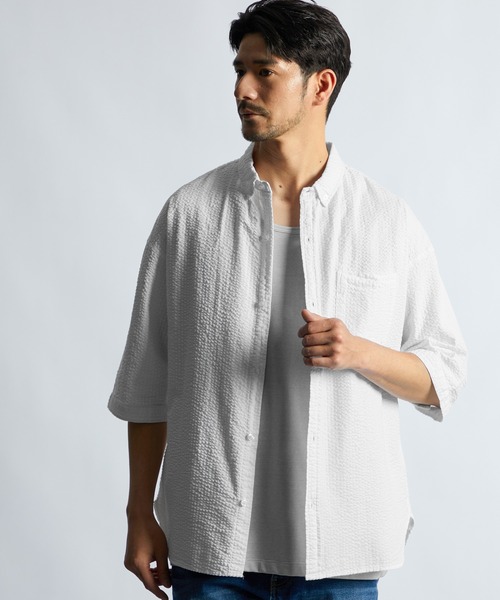 LANVIN en Bleu(ランバンオンブルー)の「シアサッカーストライプ 製品染め 5分袖シャツ(シャツ/ブラウス・メンズ・ブラック/ホワイト/ネイビー・46/48/50/52)」の4枚目の写真