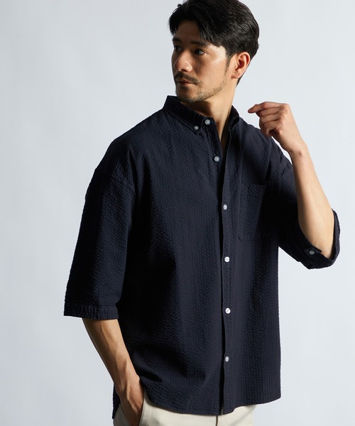 LANVIN en Bleu(ランバンオンブルー)の「シアサッカーストライプ 製品染め 5分袖シャツ(シャツ/ブラウス・メンズ・ブラック/ホワイト/ネイビー・46/48/50/52)」の8枚目の写真