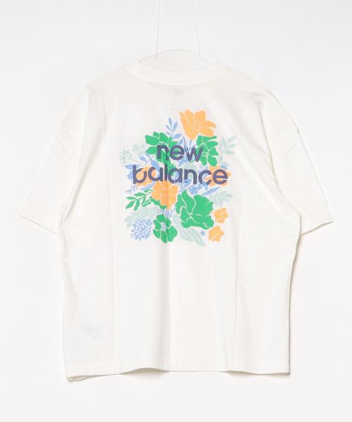 NEW BALANCE(ニューバランス)の「ニューバランス New Balance ショートスリーブTシャツ_フラワー オーバーサイズド(Tシャツ/カットソー・レディース・ブラック/ライトグリーン/ホワイト・S/M/L/XL)」の4枚目の写真