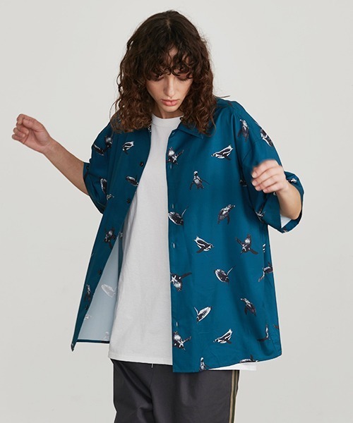 Revo.（レボ）の「Revo. アニマルパターン オーバーサイズ オープンカラーシャツ/開襟シャツ（シャツ/ブラウス・メンズ・ブラック系その他/ブルー/ブラック/グリーン/イエロー・1/2）」の4枚目の写真