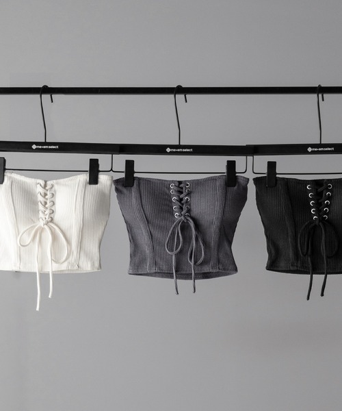 me+em select（ミームセレクト）の「【 ３color ／ カップ付き 】レースアップコルセットリボンショートリブベアトップ ／ laceup corset ribbon short ribbed bare top（チューブトップ・レディース・チャコール/アイボリー/ブラック・FREE）」の4枚目の写真