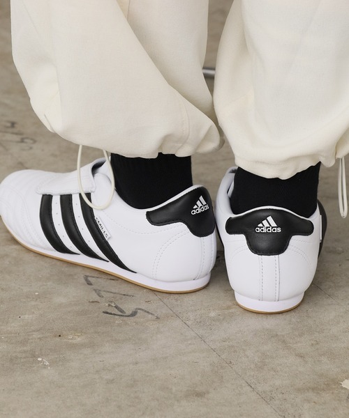 adidas(アディダス)の「adidas/アディダス TAEKWONDO W スニーカー 秋物 秋服 2026年秋冬(スニーカー・レディース・シルバー/ホワイト・25/24.5/24/23/23.5)」の4枚目の写真