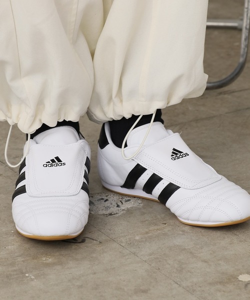 adidas(アディダス)の「adidas/アディダス TAEKWONDO W スニーカー 秋物 秋服 2026年秋冬(スニーカー・レディース・シルバー/ホワイト・25/24.5/24/23/23.5)」の3枚目の写真