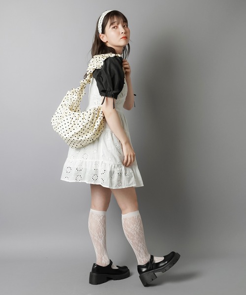 SPINNS(スピンズ)の「コットンショルダーバッグ/シャーリングドット/ウィッシュコア(ショルダーバッグ・レディース・ホワイト/ブラック・ONESIZE)」の8枚目の写真