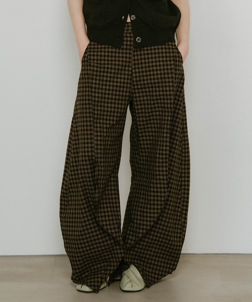Knuth Marf(クヌースマーフ)の「【Knuth Marf】slit deformed pant(その他パンツ・レディース・ブラック/ブラウン/ブラック系その他2・XS/S)」の3枚目の写真