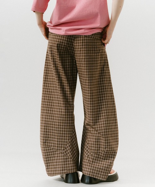 Knuth Marf(クヌースマーフ)の「【Knuth Marf】slit deformed pant(その他パンツ・レディース・ブラック/ブラウン/ブラック系その他2・XS/S)」の4枚目の写真