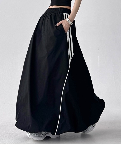 ROOPTOKYO(ループトウキョウ)の「サイドライン バルーンスカート(スカート・レディース・ホワイト/ブラック/ブルー・FREE)」の1枚目の写真