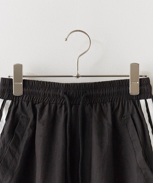 ROOPTOKYO(ループトウキョウ)の「サイドライン バルーンスカート(スカート・レディース・ホワイト/ブラック/ブルー・FREE)」の4枚目の写真