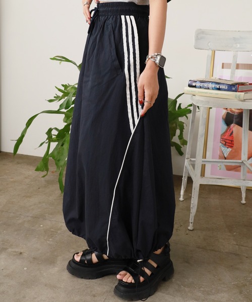 ROOPTOKYO(ループトウキョウ)の「サイドライン バルーンスカート(スカート・レディース・ホワイト/ブラック/ブルー・FREE)」の9枚目の写真