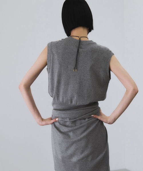 ADAM ET ROPE'（アダムエロペ）の「ラップストールコンビノースリーブプルオーバー（ニット/セーター・レディース・ラベンダー/ブラウン/グレー・FREE）」の16枚目の写真