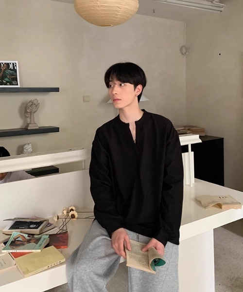 NOWLE（ノウル）の「【NOWLE】リラックスフィット キーネック プルオーバー ロンT（Tシャツ/カットソー・メンズ・ブラック/ホワイト・X-LARGE/SMALL/MEDIUM/LARGE）」の4枚目の写真
