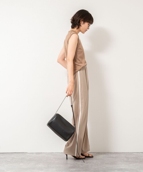 NOLLEY’S Sophi(ノーリーズソフィ)の「《アンサンブル対応》《手洗い可能》W混ラメハイネックプルオーバーニット(ニット/セーター・レディース・サックスブルー/グレー/イエロー/キャメル・38/36)」の8枚目の写真