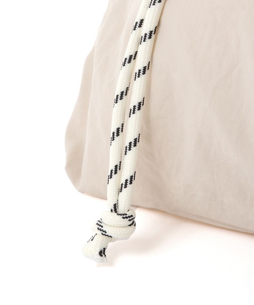 niko and...(ニコアンド)の「オリジナル ポケット巾着トート(トートバッグ・レディース・カーキ/ホワイト/イエロー/オレンジ/ネイビー・0)」の14枚目の写真