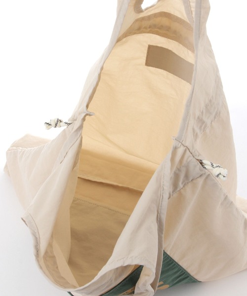 niko and...(ニコアンド)の「オリジナル ポケット巾着トート(トートバッグ・レディース・カーキ/ホワイト/イエロー/オレンジ/ネイビー・0)」の18枚目の写真