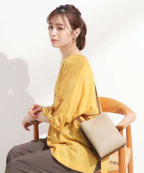 SHOO・LA・RUE(シューラルー)の「【軽量】ふわっと軽い3層ショルダーバッグ(ショルダーバッグ・レディース・シルバー/ブラック/ベージュ系4/グレー系4/ネイビー系6/ワインレッド・00)」の4枚目の写真