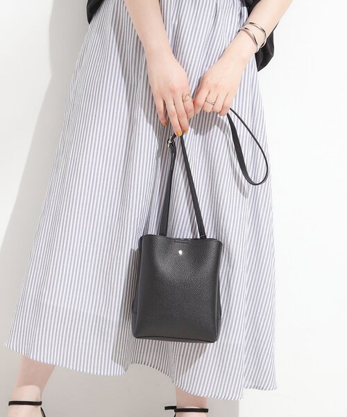 SHOO・LA・RUE(シューラルー)の「【軽量】ふわっと軽い3層ショルダーバッグ(ショルダーバッグ・レディース・シルバー/ブラック/ベージュ系4/グレー系4/ネイビー系6/ワインレッド・00)」の7枚目の写真