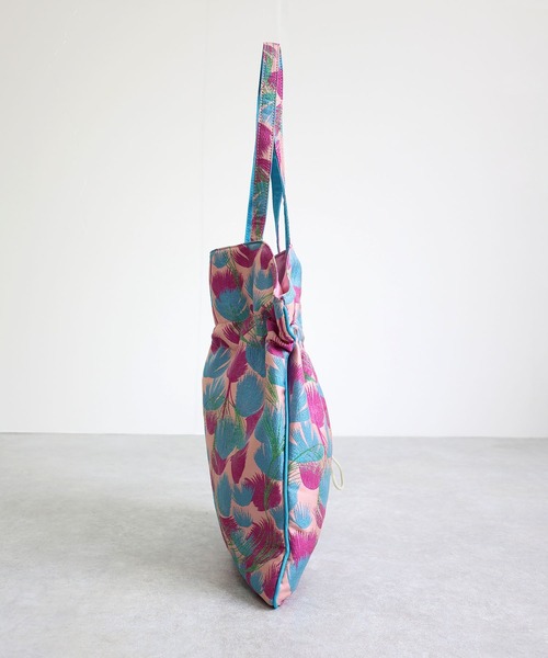 T・S・L（ティーエスエル）の「柄生地巾着トートバッグ【詳細動画あり】（トートバッグ・レディース・ネイビー/ピンク・FREE）」の3枚目の写真