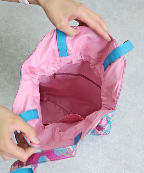 T・S・L（ティーエスエル）の「柄生地巾着トートバッグ【詳細動画あり】（トートバッグ・レディース・ネイビー/ピンク・FREE）」の11枚目の写真