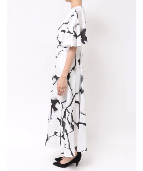 OUNNOUN(オウンノウン)の「【OUNNOUN】ケーププリントワンピース(ワンピース・レディース・ベージュ/ブラック・SMALL/MEDIUM)」の22枚目の写真