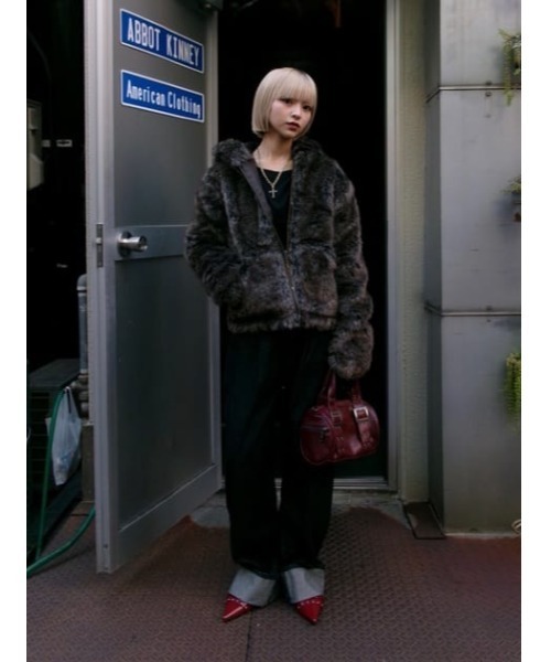 LAGUA GEM(ラグアジェム)の「FAUX FUR HOODIE ブルゾン(ブルゾン・レディース・ライトベージュ/ブラウン・FREE)」の3枚目の写真