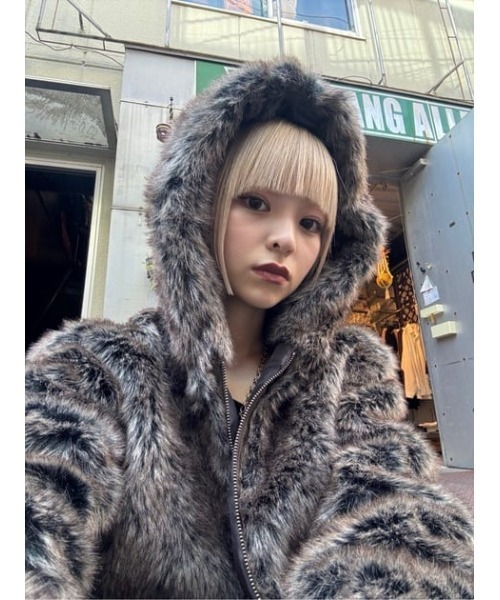 LAGUA GEM(ラグアジェム)の「FAUX FUR HOODIE ブルゾン(ブルゾン・レディース・ライトベージュ/ブラウン・FREE)」の4枚目の写真