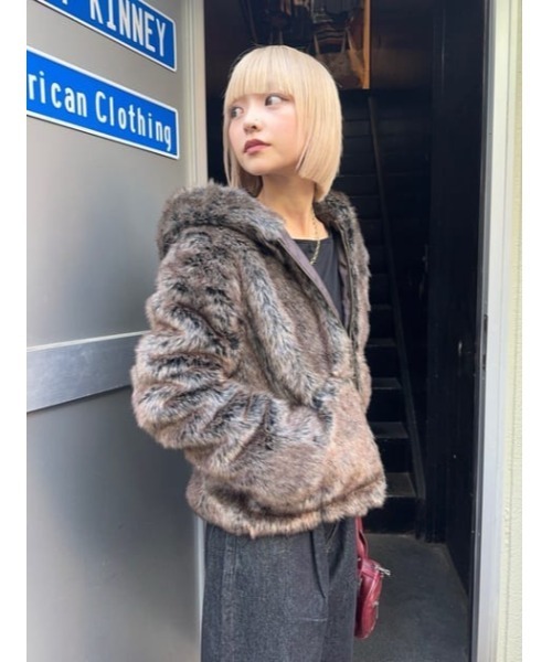 LAGUA GEM(ラグアジェム)の「FAUX FUR HOODIE ブルゾン(ブルゾン・レディース・ライトベージュ/ブラウン・FREE)」の6枚目の写真