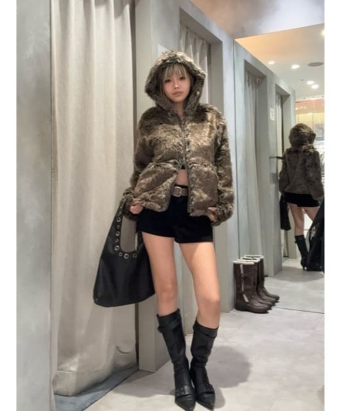 LAGUA GEM(ラグアジェム)の「FAUX FUR HOODIE ブルゾン(ブルゾン・レディース・ライトベージュ/ブラウン・FREE)」の14枚目の写真