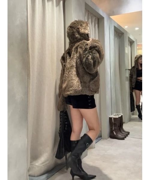 LAGUA GEM(ラグアジェム)の「FAUX FUR HOODIE ブルゾン(ブルゾン・レディース・ライトベージュ/ブラウン・FREE)」の15枚目の写真