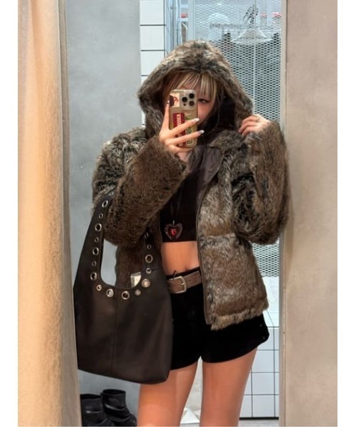 LAGUA GEM(ラグアジェム)の「FAUX FUR HOODIE ブルゾン(ブルゾン・レディース・ライトベージュ/ブラウン・FREE)」の11枚目の写真