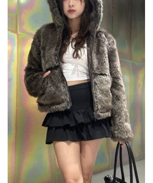 LAGUA GEM(ラグアジェム)の「FAUX FUR HOODIE ブルゾン(ブルゾン・レディース・ライトベージュ/ブラウン・FREE)」の16枚目の写真