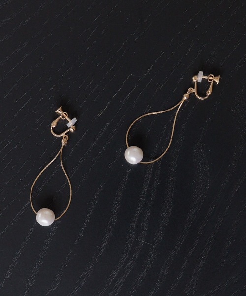 Andemiu（アンデミュウ）の「ボールフープイヤリング584432（イヤリング・レディース・ゴールド系その他2/ゴールド系その他4・FREE）」の2枚目の写真