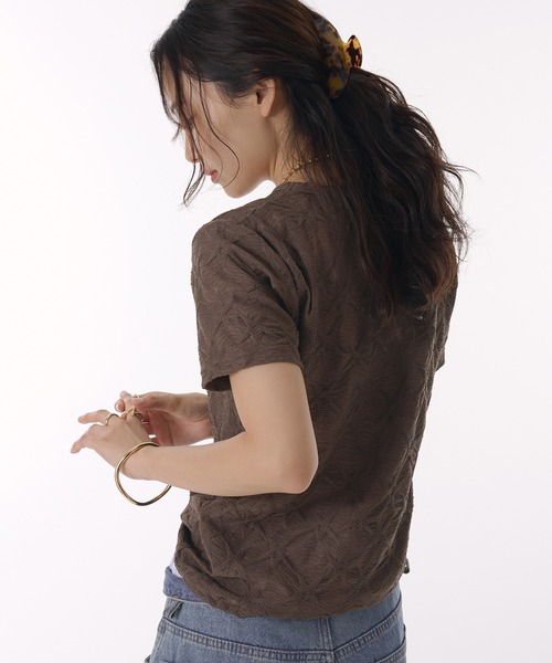 MUHET(ミュエータ)の「lace jacquard t-shirt / レースジャガードTシャツ(Tシャツ/カットソー・レディース・ブラウン/ブラック・FREE)」の5枚目の写真