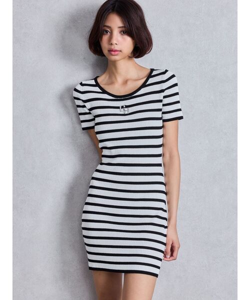 GYDA(ジェイダ)の「GGプレートハーフスリーブニットワンピース(ワンピース・レディース・オフホワイト/シルバー/その他1/ブラック・FREE)」の4枚目の写真