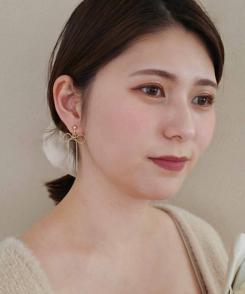CERCA（チェルカ）の「saran jewelry/ショート リボンチェーン イヤリング（イヤリング・レディース・シルバー/ゴールド・FREE）」の5枚目の写真