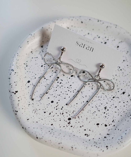 CERCA（チェルカ）の「saran jewelry/ショート リボンチェーン イヤリング（イヤリング・レディース・シルバー/ゴールド・FREE）」の9枚目の写真