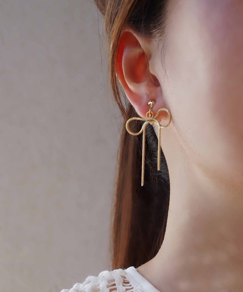 CERCA（チェルカ）の「saran jewelry/ショート リボンチェーン イヤリング（イヤリング・レディース・シルバー/ゴールド・FREE）」の11枚目の写真
