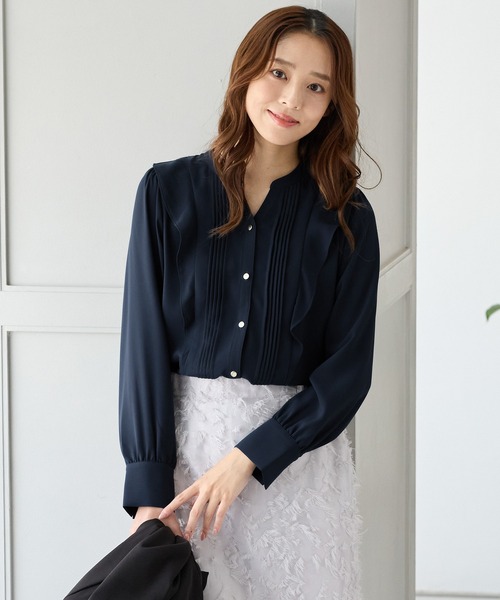 Honeys（ハニーズ）の「【WEB限定／褒められ】フリルピンタックブラウス（シャツ/ブラウス・レディース・ネイビー/アイボリー/ライトベージュ/ブラック/イエロー/ミント・S/M/LL/L/3L）」の5枚目の写真