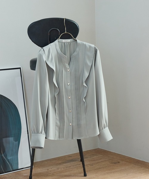 Honeys（ハニーズ）の「【WEB限定／褒められ】フリルピンタックブラウス（シャツ/ブラウス・レディース・ネイビー/アイボリー/ライトベージュ/ブラック/イエロー/ミント・S/M/LL/L/3L）」の11枚目の写真