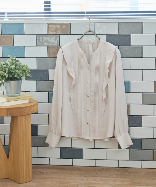 Honeys（ハニーズ）の「【WEB限定／褒められ】フリルピンタックブラウス（シャツ/ブラウス・レディース・ネイビー/アイボリー/ライトベージュ/ブラック/イエロー/ミント・S/M/LL/L/3L）」の15枚目の写真